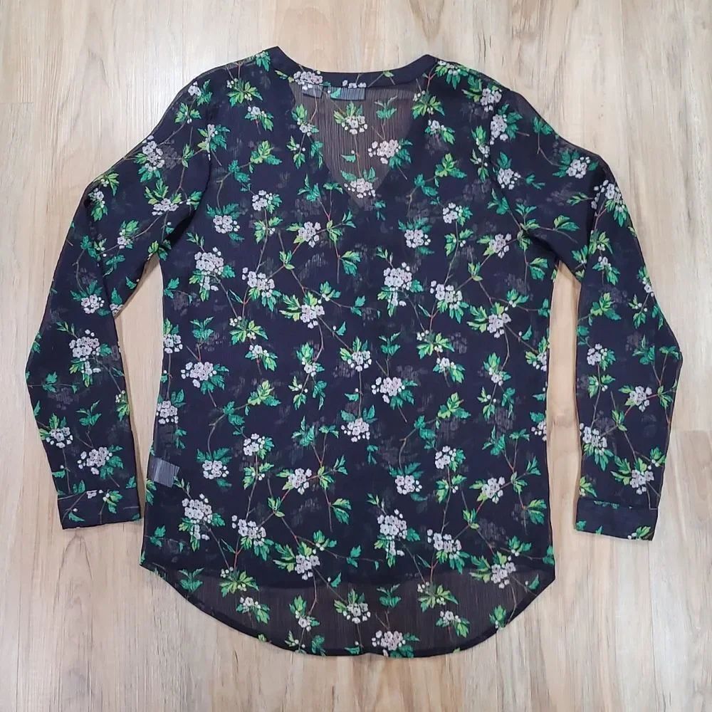 🔸️Liz Claiborne Black Floral Print Semi Sheer Top Small - Picture 2 of 11